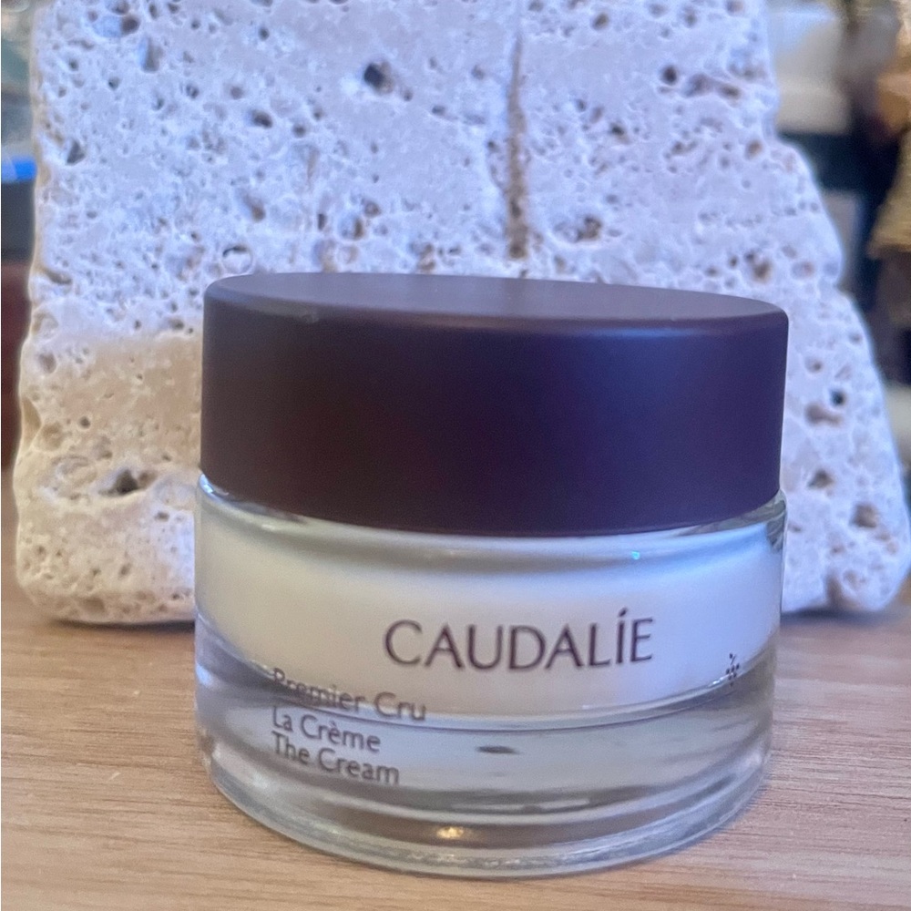 Caudalie Premier Cru La Crème - Elegant White and Brown Moisturizer